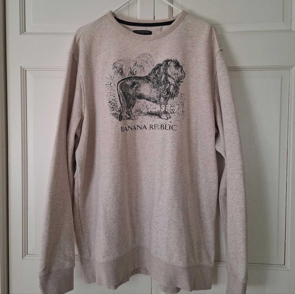 Banana Republic long sweatshirt with lion graphic